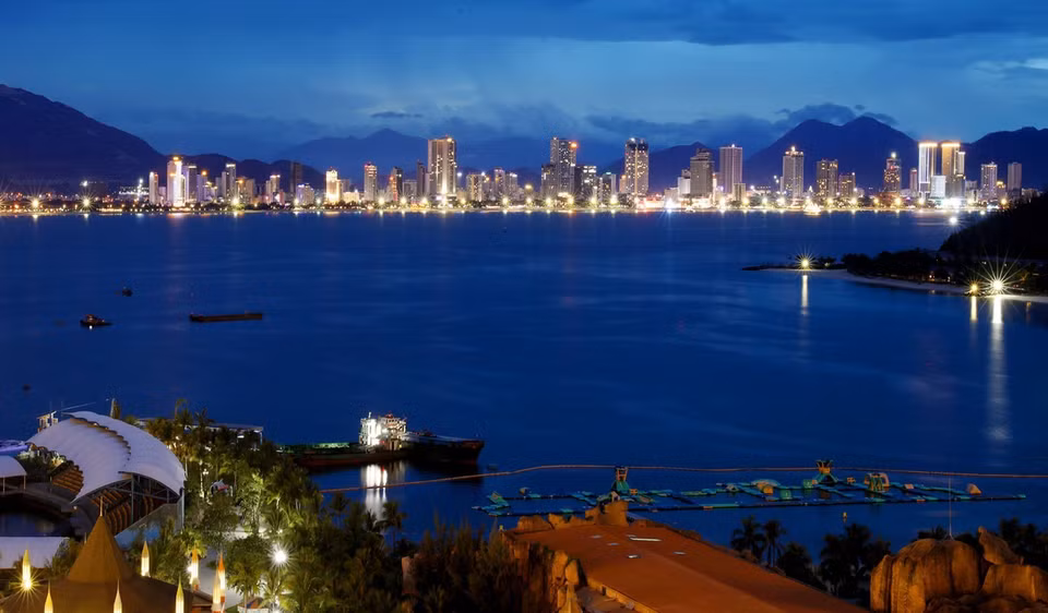 Nha Trang bénéficie d'un climat agréable avec une température moyenne de 26,3 ° C et moins affectée par les typhons. Photo : VNA