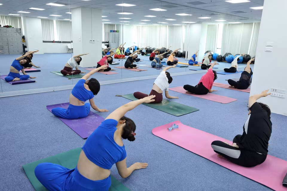 Les employés du bâtiment "vert" peuvent rejoindre des clubs de Zumba, de Yoga..., dans un espace vert, propre, magnifique, ce qui leur crée une motivation supplémentaire de mieux travailler. Photo: VNA 