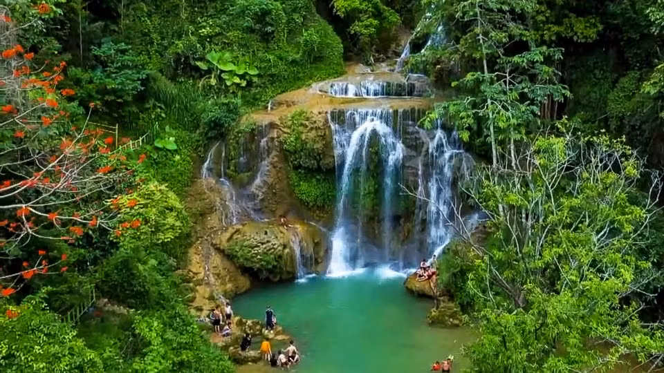 La beauté intacte de la cascade de Mu. 