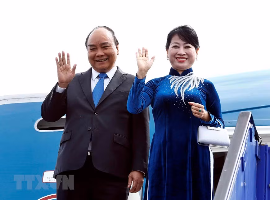  Le Premier ministre Nguyen Xuan Phuc et son épouse à leur arrivée à l'aéroport international de Stockholm – Arlanda. 