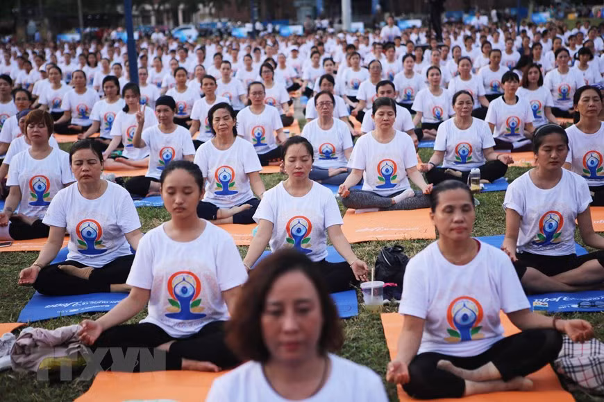  Cet événement vise à sensibiliser le public de par le monde aux nombreux bénéfices du yoga sur le corps et l'esprit. 