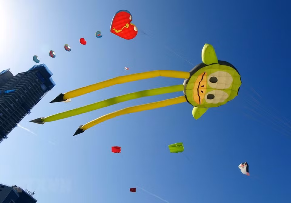 Des cerfs-volants impressionnants dans le ciel de Dà Nang.