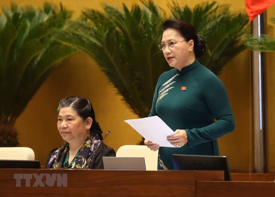  La présidente de l’Assemblée nationale Nguyen Thi Kim Ngan prend le discours d’ouverture de la séance d’interpellations. 