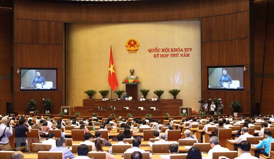  Séance d'interpellations du ministre des Communications et des Transports Nguyên Van Thê. 