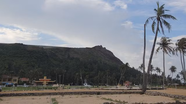 Le mont Thoi Loi vu de loin.