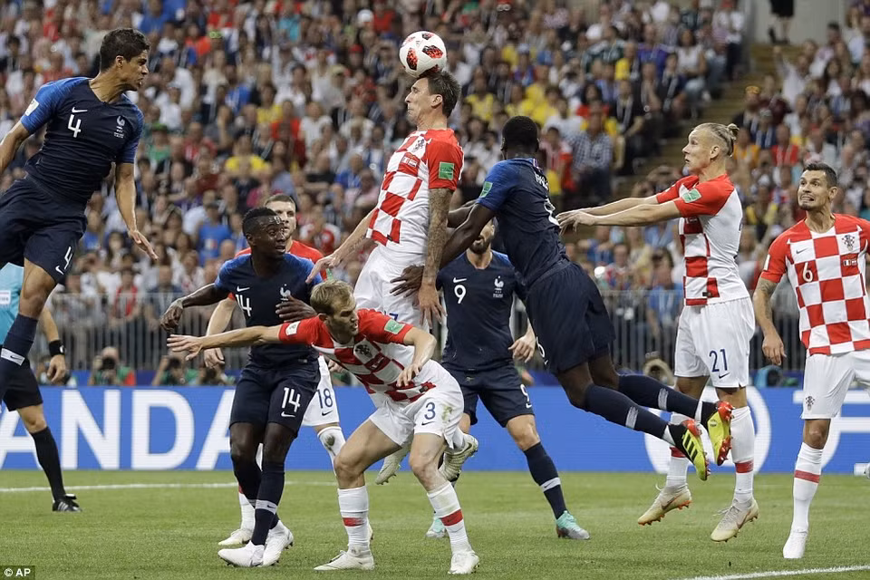  La France bat la Croatie en finale (4-2) et devient Championne du monde! 