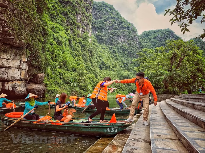 Chaque jour, le complexe paysager de Trang An accueille des milliers de touristes.