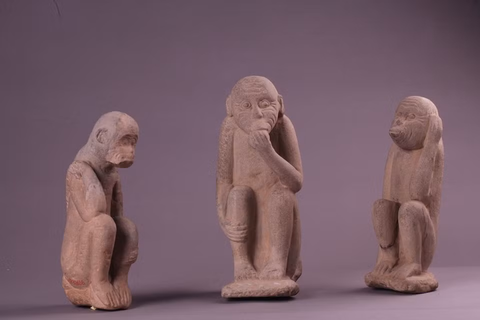 Statues de singes en pierre. 