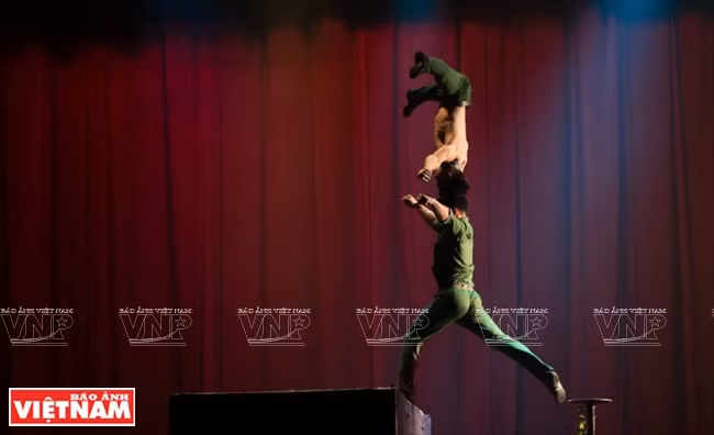 Une scène du spectacle «Frères - Convergence de la Quintessence», à Hô Chi Minh-Ville.