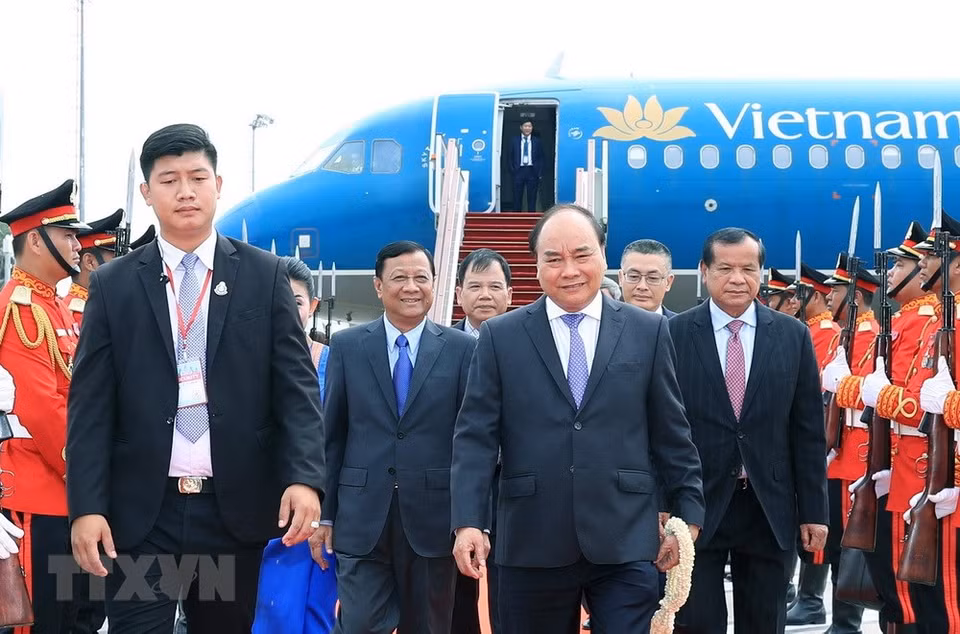 Le Premier ministre Nguyen Xuan Phuc et sa délégation de haut rang du Vietnam à l'aéroport international de Siem Reap. 