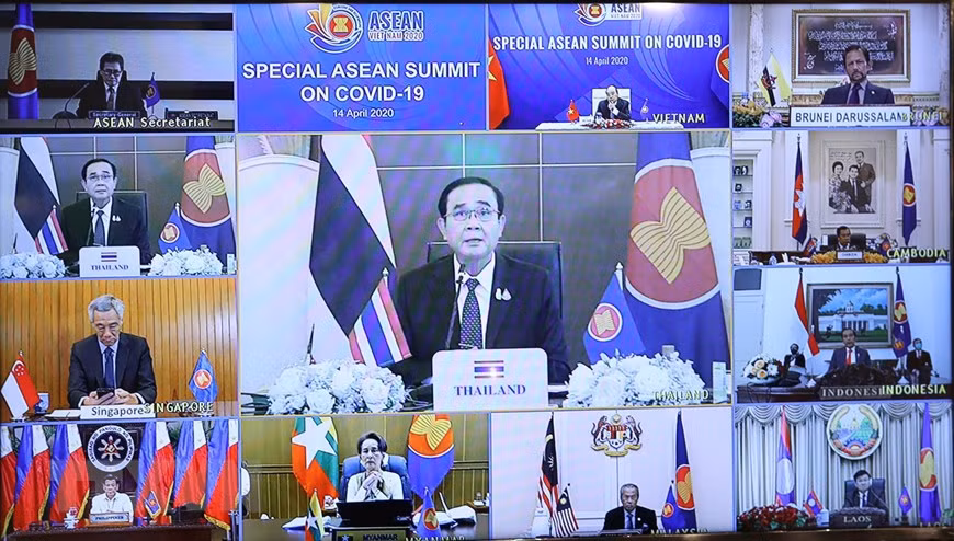 ...du Premier ministre thaïlandais Prayut Chan-o-cha...