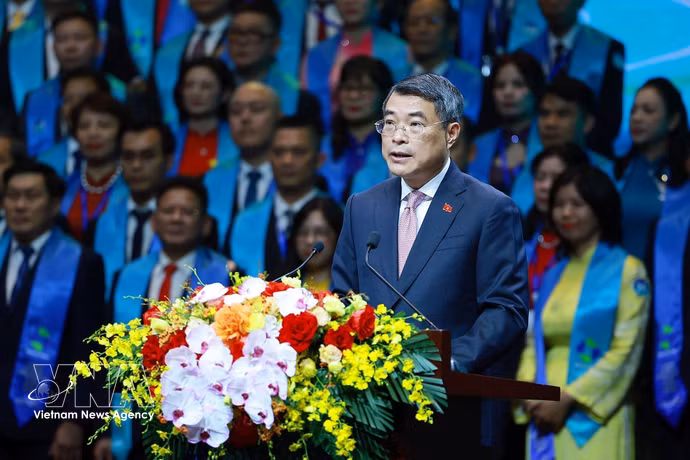 Le Premier ministre Lê Minh Hung prend la parole lors de la cérémonie d’annonce des produits labellisés « Marque nationale vietnamienne » en 2026. Photo : VNA