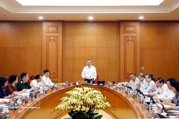 Le secrétaire général du Parti communiste du Vietnam et président de la République, Tô Lâm, s’exprime lors de la séance de travail avec la Commission de l’organisation du Comité central du Parti. Photo : VNA