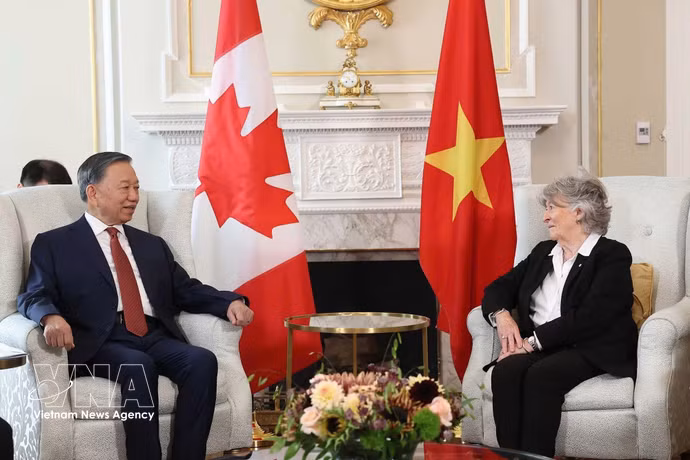 Le secrétaire général du Parti communiste du Vietnam et président de la République, Tô Lâm, s’entretient avec la gouverneure générale du Canada, Louise Arbour, à Ottawa, le 24 septembre. Photo: VNA