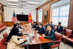 Séance de travail entre le ministre vietnamien de l’Industrie et du Commerce, Le Manh Hung et le secrétaire américain au Commerce, Howard Lutnick. Photo : moit.gov.vn
