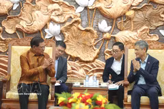 L'ambassadeur du Vietnam au Cambodge, Nguyen Minh Vu (droite), et le vice-président du PPC, Samdech Sar Kheng. Photo: VNA