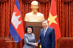 Le secrétaire général du PCV et président vietnamien, To Lam, et la présidente de l'Assemblée nationale cambodgienne, Samdech Khuon Sudary. Photo: VNA
