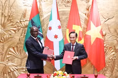 Signature du protocole d’accord de coopération entre le PCV et le CNDD-FDD. Photo: VNA