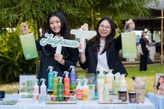Le commerce électronique ouvre une nouvelle voie d’entrepreneuriat pour les jeunes. Photo: VNA