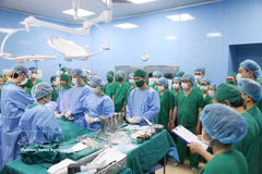 Le prélèvement multi-organes réussi à l’Hôpital de Bai Chay permet de sauver cinq patients. Photo: VNA