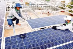 Ho Chi Minh-Ville compte plus de 22 000 systèmes solaires sur toiture, dont environ 6 300 fonctionnent en auto-production et auto-consommation. Photo: nhandan.vn