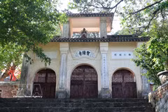 La porte à trois entrées de la pagode de Thanh Duyên. Photo: VNA