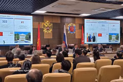 Présentation de réalisations du Vietnam au Forum de la diplomatie populaire Vietnam-Russie à Saint-Pétersbourg. Photo: VNA