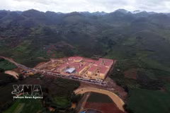 Après plus de 9 mois de travaux, la construction de l'internat primaire et secondaire Yen Son, dans la commune du même nom, province de Son La, est désormais achevée. L'établissement a été inauguré et est prêt à accueillir enseignants et élèves pour la nouvelle année scolaire. Photo: VNA