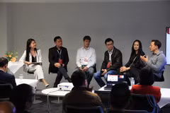 Des participants au dialogue entre le Vietnam et la Suisse sur l’intelligence artificielle et les technologies financières. Photo: VNA