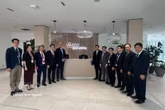 La délégation de Quang Ngai et des responsables de l'AFD. Photo: VNA
