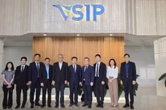 Une délégation de la KOSME visitent le Parc industriel Vietnam-Singapour. Photo: KOSME