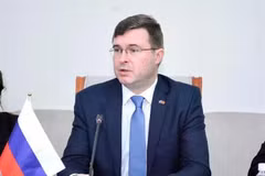 Le secrétaire d'État et vice-ministre russe de l'Éducation, Korneev Andrey. Photo: Vietnam+