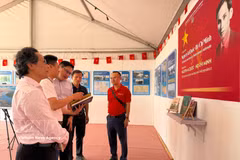Stand du journal Nhân Dân à la Fête de l’Humanité à Paris. Photo: VNA