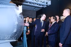 Le Premier ministre Pham Minh Chinh visite le Musée « Atom » à Moscou. Photo: VNA