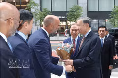 Le secrétaire général du Parti et président vietnamien To Lam visite le groupe Pfizer aux États-Unis. Photo: VNA
