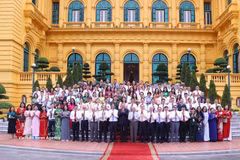 Rencontre du secrétaire général du Parti et président de la République, To Lam, avec 101 journalistes exemplaire de 2026, le 16 juin à Hanoï. Photo: VNA