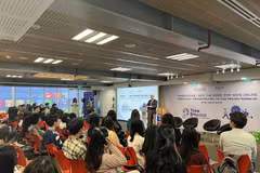 Lancement du programme "ThinkB4UClick". Photo: VNA