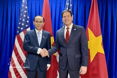 Le ministre des Affaires étrangères, Le Hoai Trung (gauche) rencontre le secrétaire d'État américain Marco Rubio. Photo: VNA