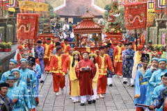 Cérémonie d'offrande de banh chung aux rois fondateurs Hung au site commémoratif des rois Hung, à Hô Chi Minh-Ville. Photo : VNA