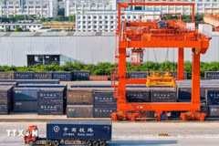En 2025, 37.000 EVP de marchandises ont été transportés sur les trains intermodaux reliant la Chine et le Vietnam au départ de la région autonome Zhuang du Guangxi. Photo: VNA