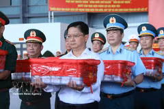 Le vice-président du Comité populaire de Hô Chi Minh-Ville, Nguyen Manh Cuong, lors de la cérémonie de commémoration et de la remise d'échantillons biologiques destinées à l'identification des restes de martyrs. Photo : VNA