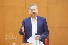 Le secrétaire général To Lam à la séance de travail avec la Commission de l'organisation du Comité central du Parti. Photo: VNA