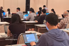 Candidats à l'examen de vietnamien sur ordinateur organisé à Osaka. Photo: VNA