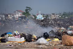 Le gouvernement thaïlandais encourage la transformation des déchets plastiques en carburant par pyrolyse. Photo: VNA