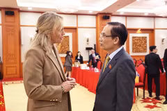 Le ministre des Affaires étrangères, Le Hoai Trunget son homologue islandaise, Þorgerður Katrín Gunnarsdóttir. Photo: ministère des Affaires étrangères