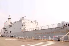 Le navire ITS Giovanni delle Bande Nere de la Marine italienne au port international de Nha Rong - Khanh Hoi. Photo: VNA