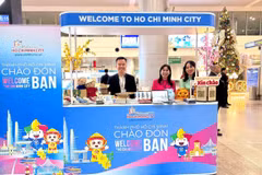 Un stand de promotion touristique à l'aéroport international de Tan Son Nhat, à Hô Chi Minh-Ville. Photo : VNA.