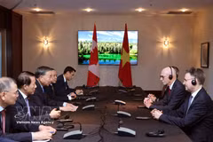 Le secrétaire général du Parti et président To Lam reçoit le recteur de l’Université Concordia. Photo: VNA
