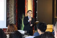 Le ministre-conseiller Dang Hoang Linh s'exprime à au séminaire. Photo: VNA