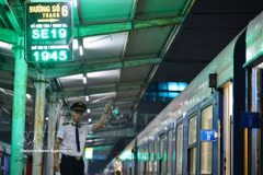 Des trains de voyageurs internationaux reliant Gia Lam (Vietnam) à Nanning (Chine) sont suspendus temporairement en raison des fortes pluies du côté chinois. Photo: VNA